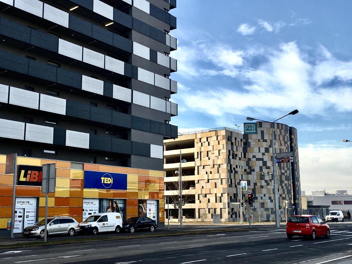 Apartamento 2 Bedroom Next To Metro U1 And Garage Parking *
