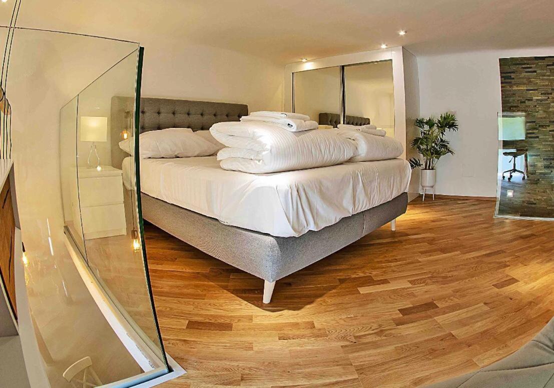 Zeus Design Loft *