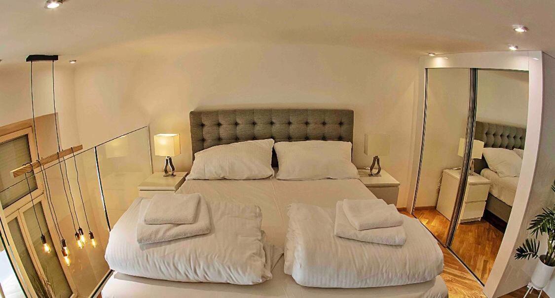 Zeus Design Loft *