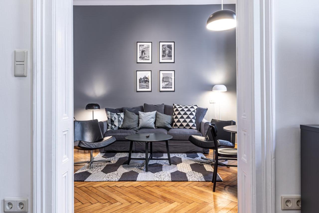 Apartment Eddie's Design