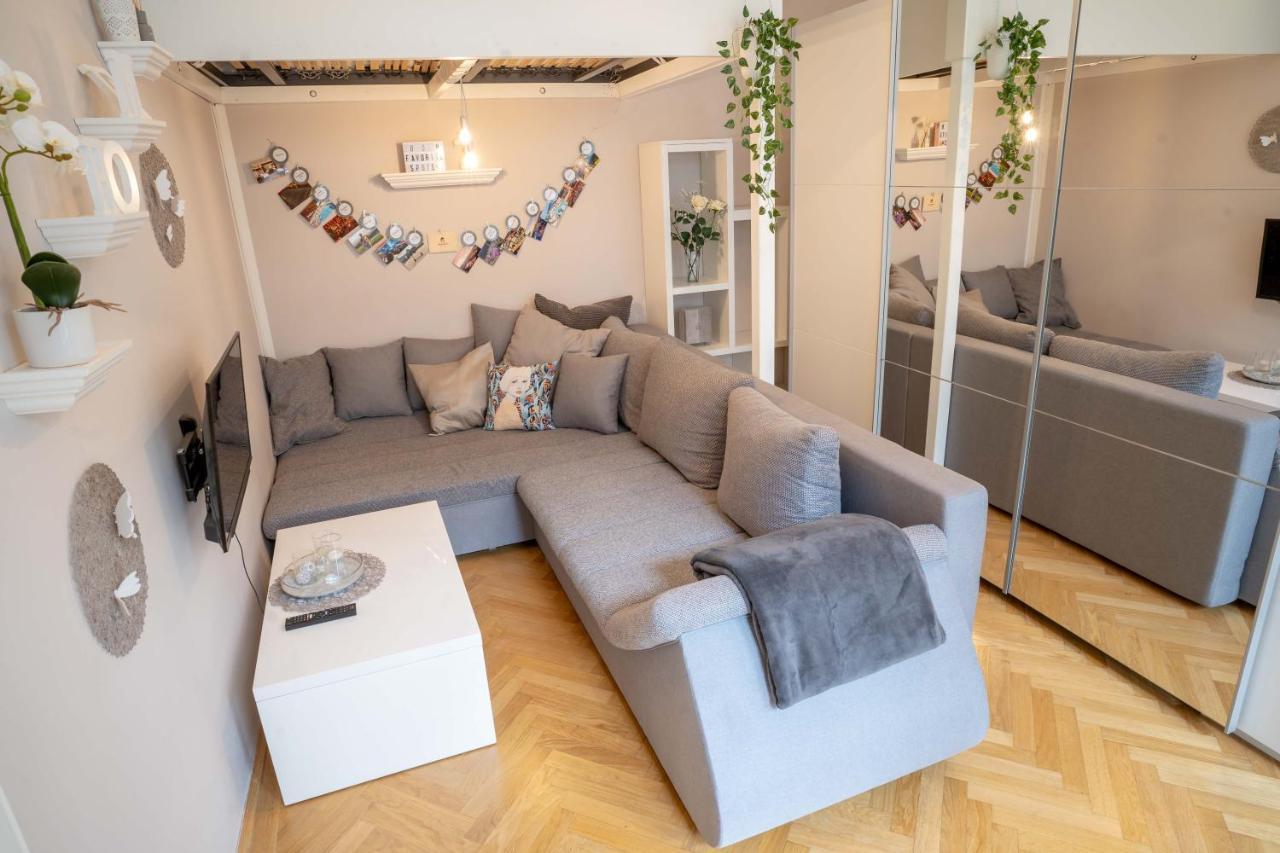 Cozy Modern Nest In The Heart Of With Netflix *