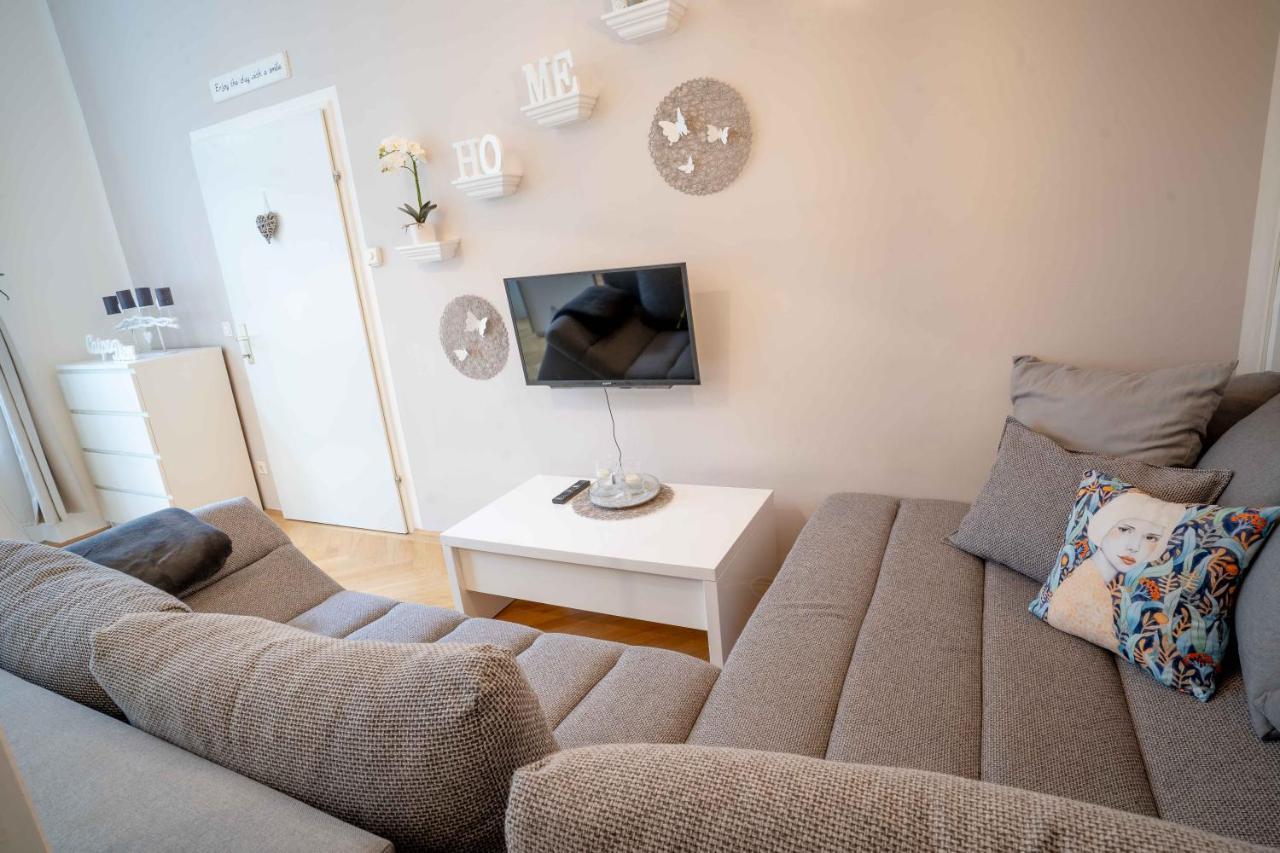 Cozy Modern Nest In The Heart Of With Netflix