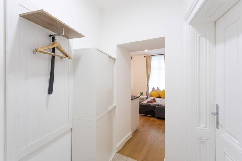 14 C&j's Apartment *