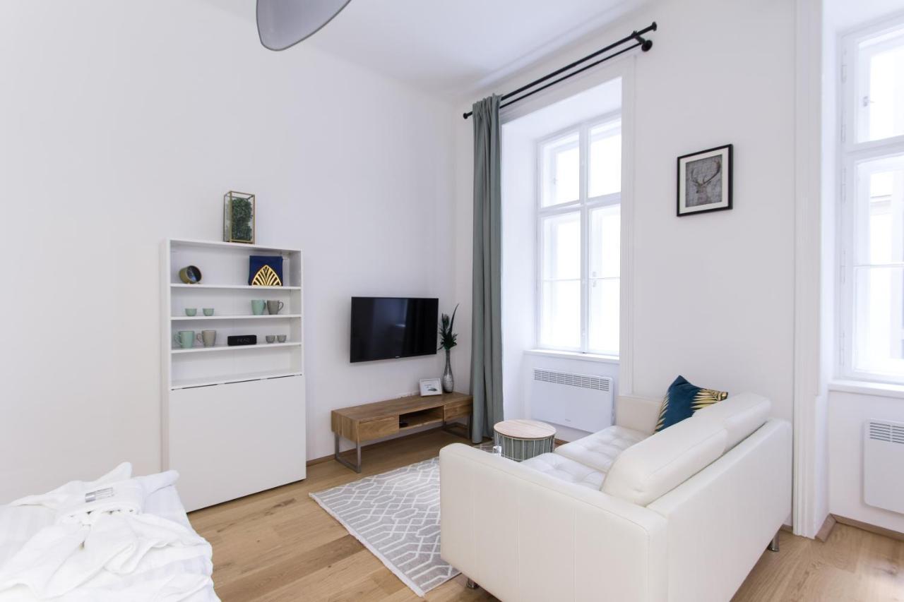 Johanna I Levestate Apartment *