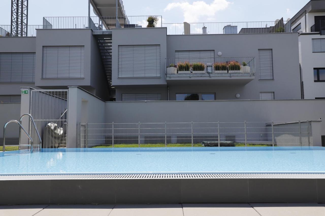 Apartment Balcony/pool/free Parking Garage *
