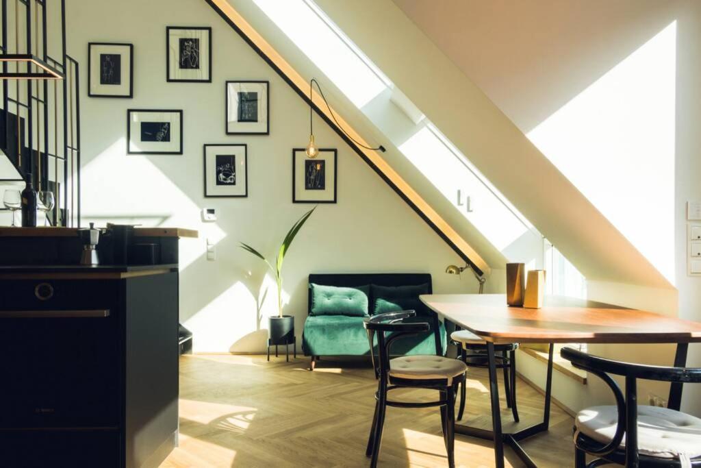 Apartment Blackriver Loft Mit Gratis Parkplatz Nahe Schoenbrunn Und U6 Vienna