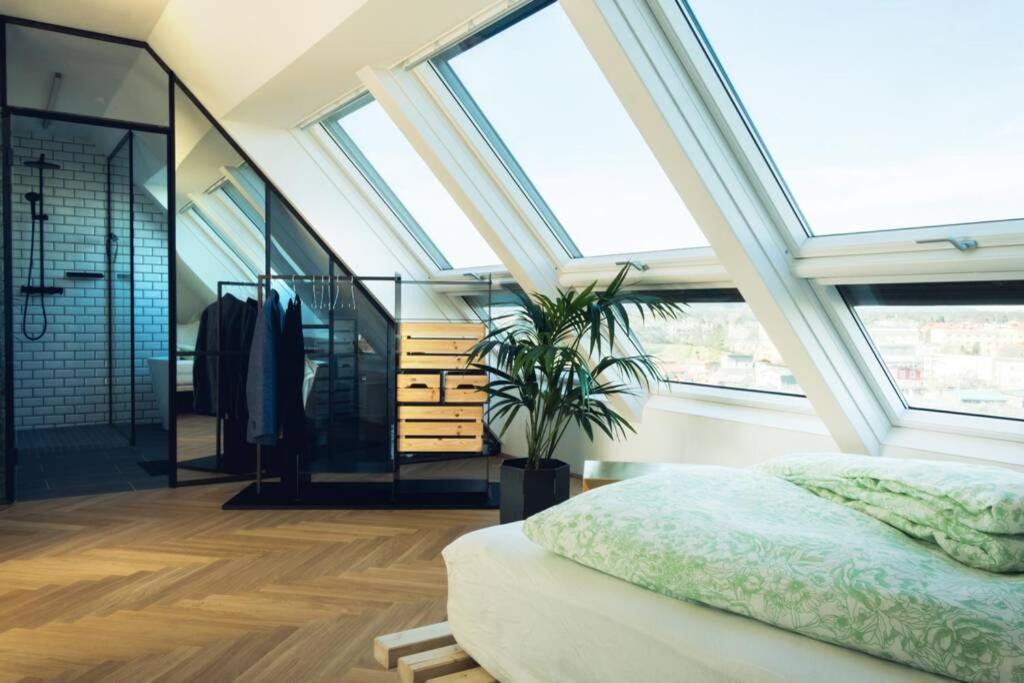 Blackriver Loft Mit Gratis Parkplatz Nahe Schoenbrunn Und U6 Apartment *