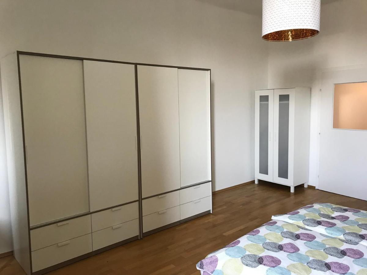 Near Yppenplatz & Brunnenmarkt Viena