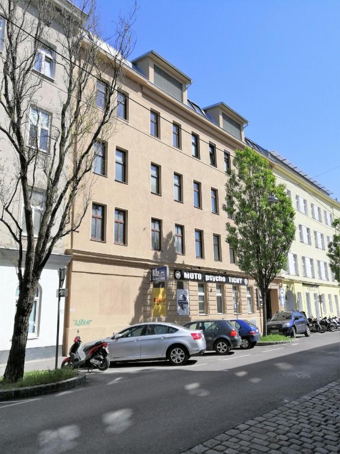 Near Yppenplatz & Brunnenmarkt *