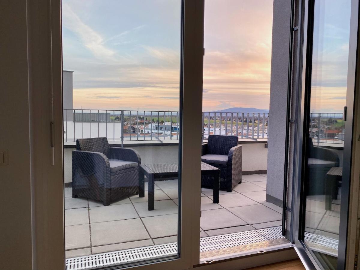 Apartment Sonnenwohnen Penthouse Direkt Bei U-bahn Und Therme Mit Anbindung Ins Zentrum Wien