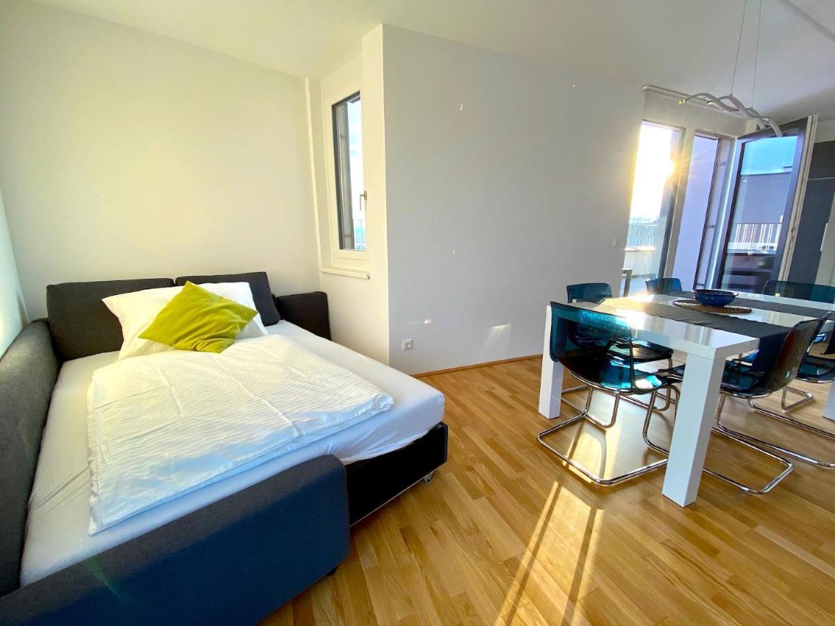 Sonnenwohnen Penthouse Direkt Bei U-bahn Und Therme Mit Anbindung Ins Zentrum Apartment *