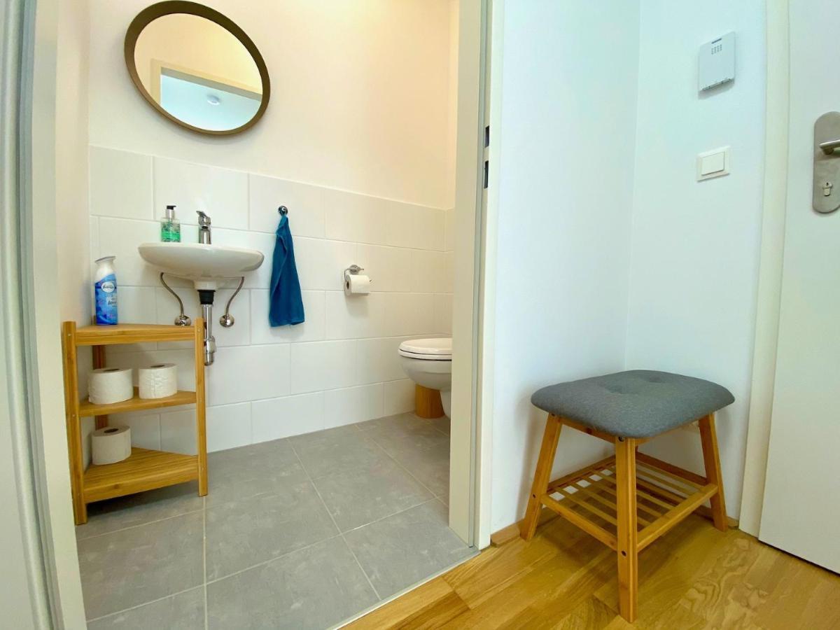 Sonnenwohnen Penthouse Direkt Bei U-bahn Und Therme Mit Anbindung Ins Zentrum Apartment *
