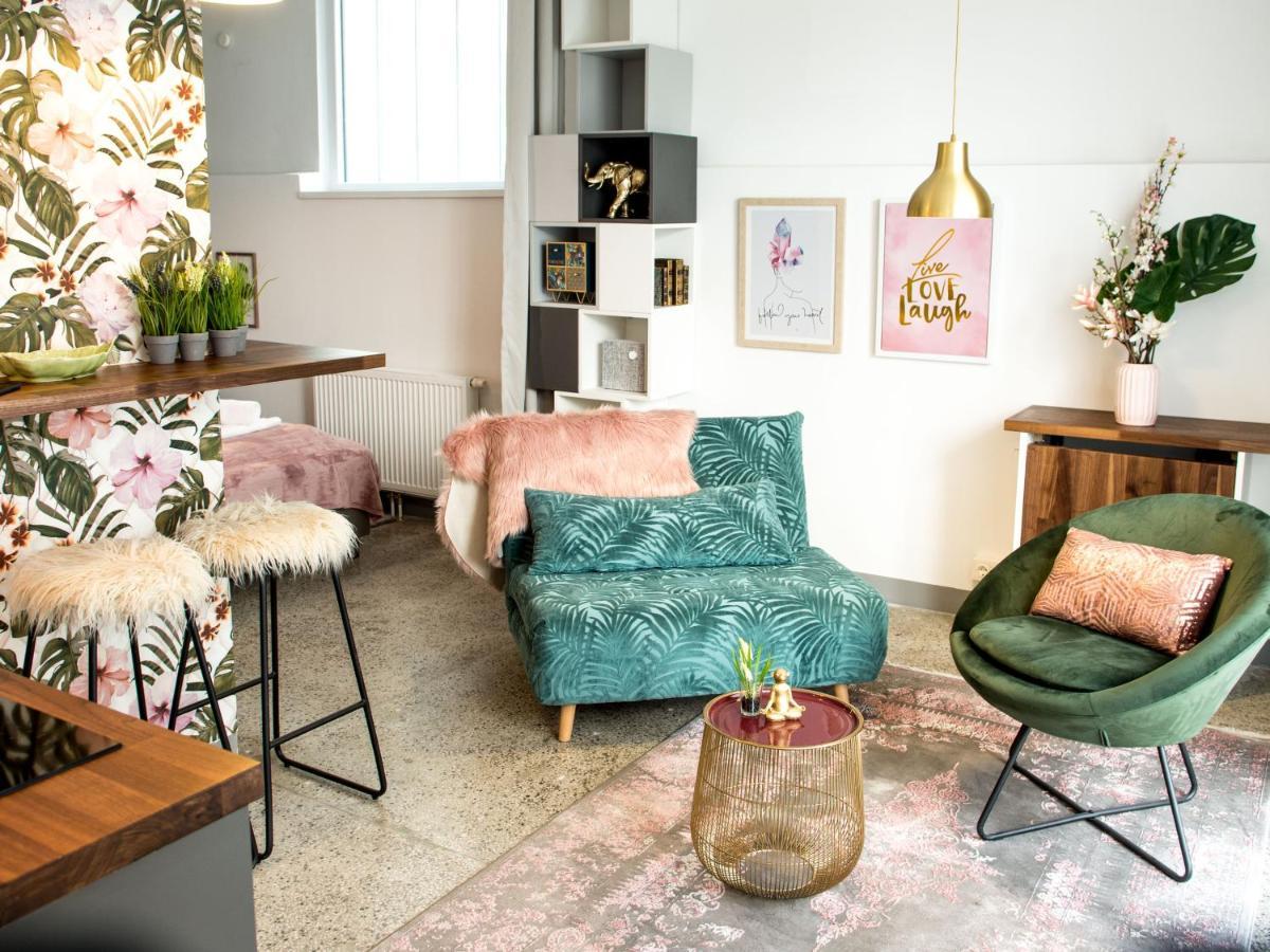 Hideaways - Nikolai Homes Apartment