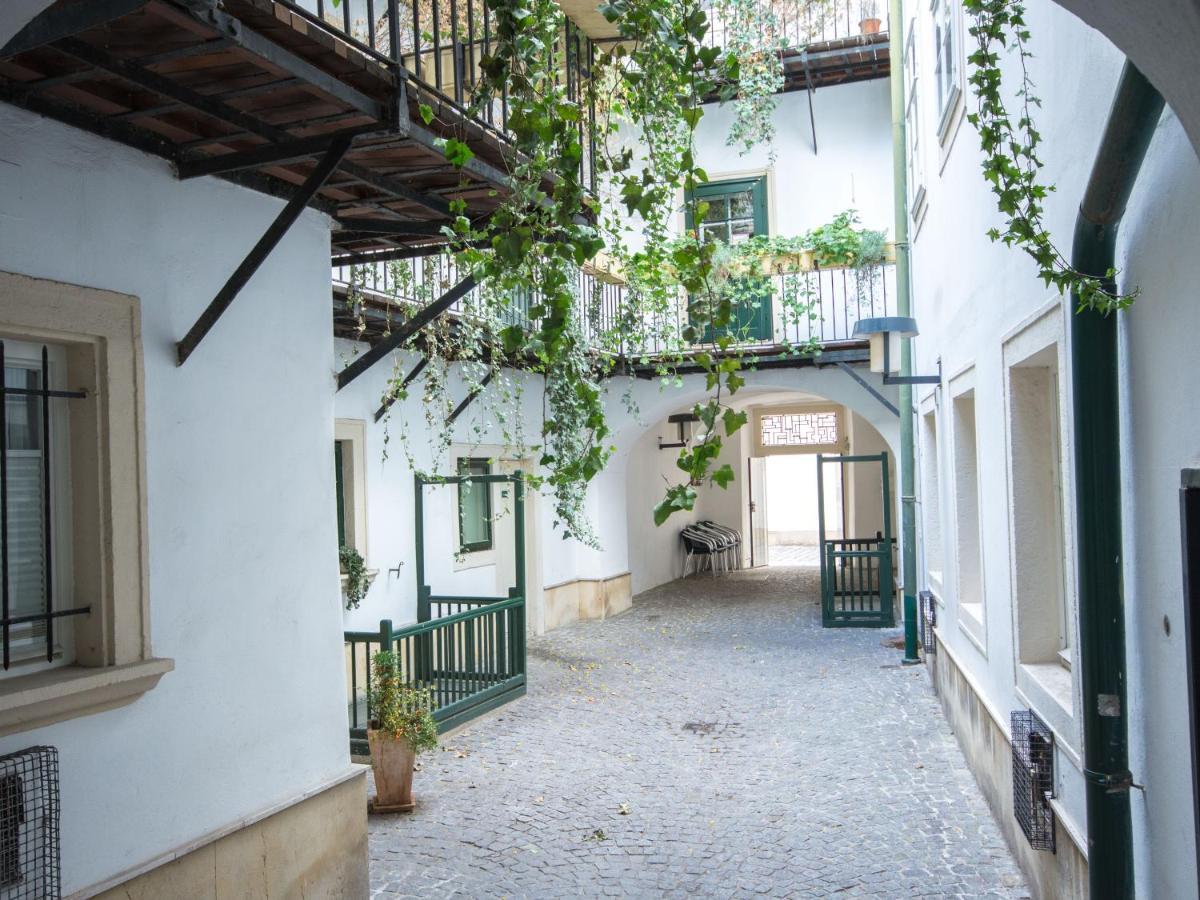Hideaways - Nikolai Homes * Vienna