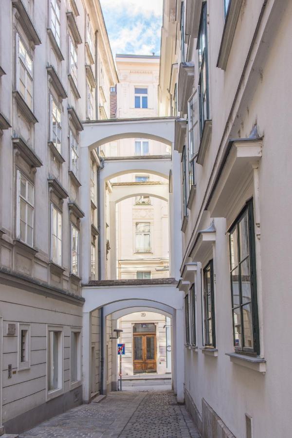 Apartment Hideaways - Nikolai Homes *