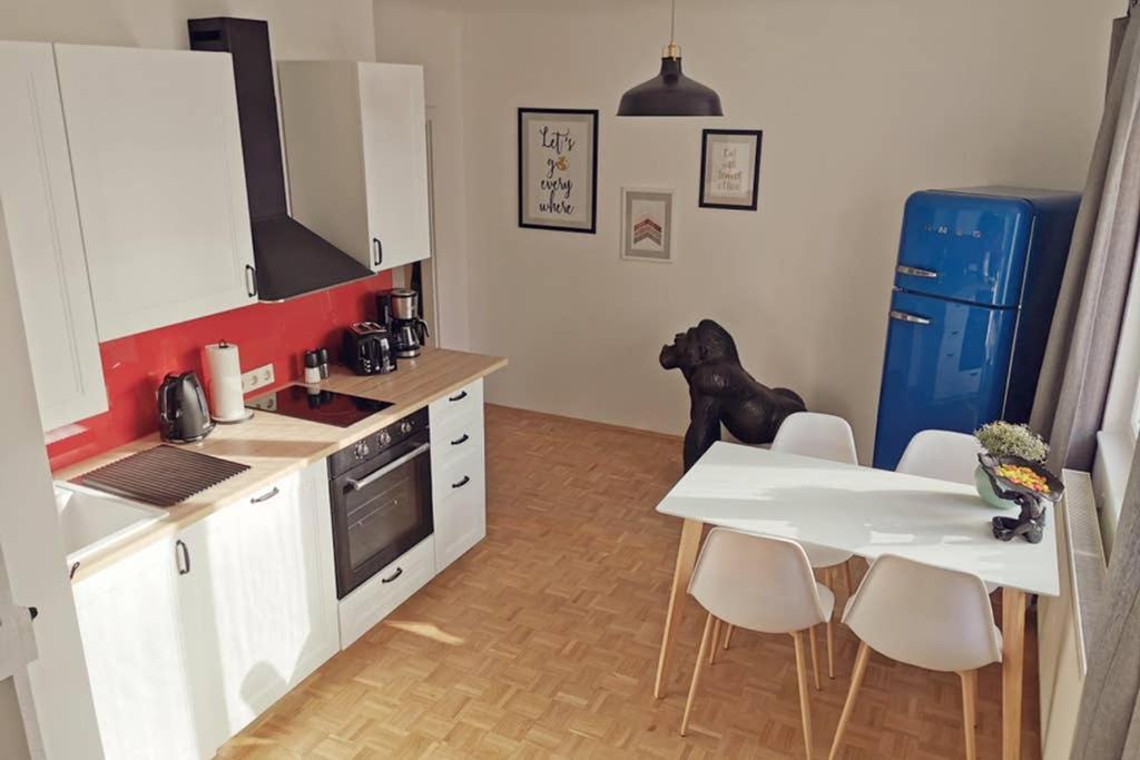 Apartment Gorilla - Station 100 Meters Away