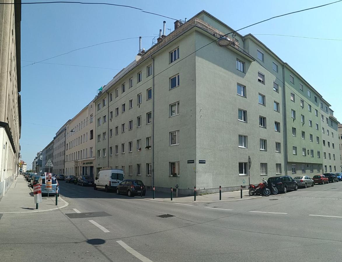 Family-friendly Flat With Balcony * Viena