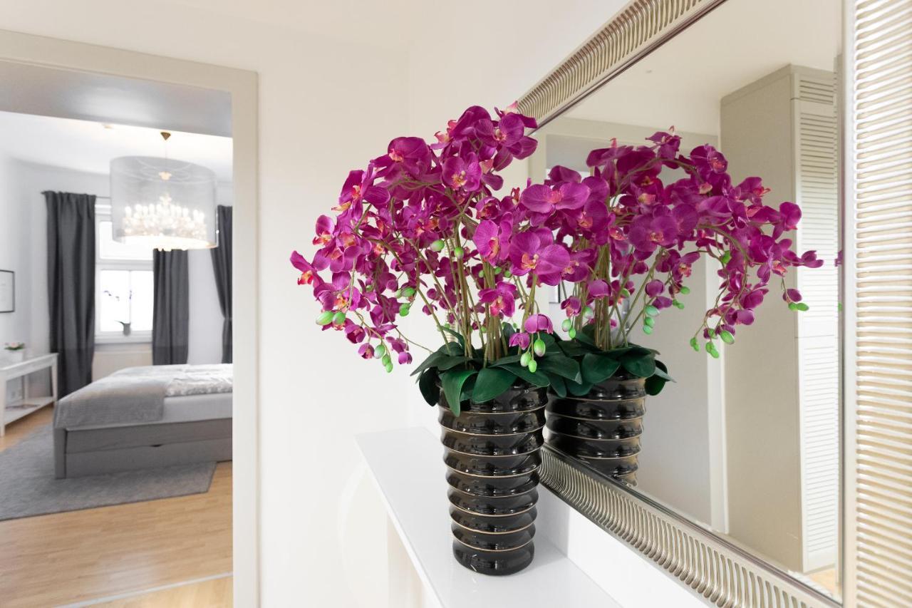 Central And Chic - The Big One Apartment *