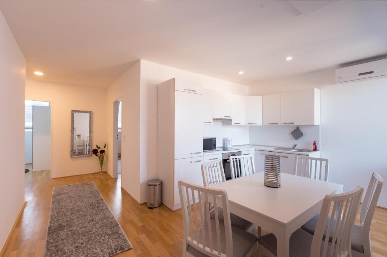 Sunny Penthouse L Dg1'14 * Vienna