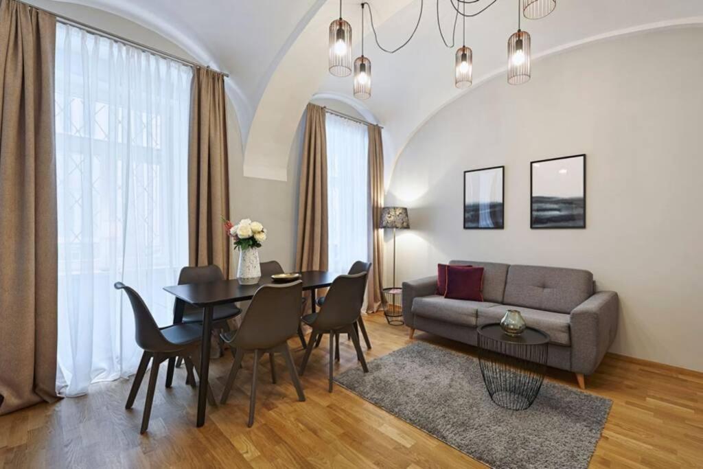 Apartment Crown 6 *