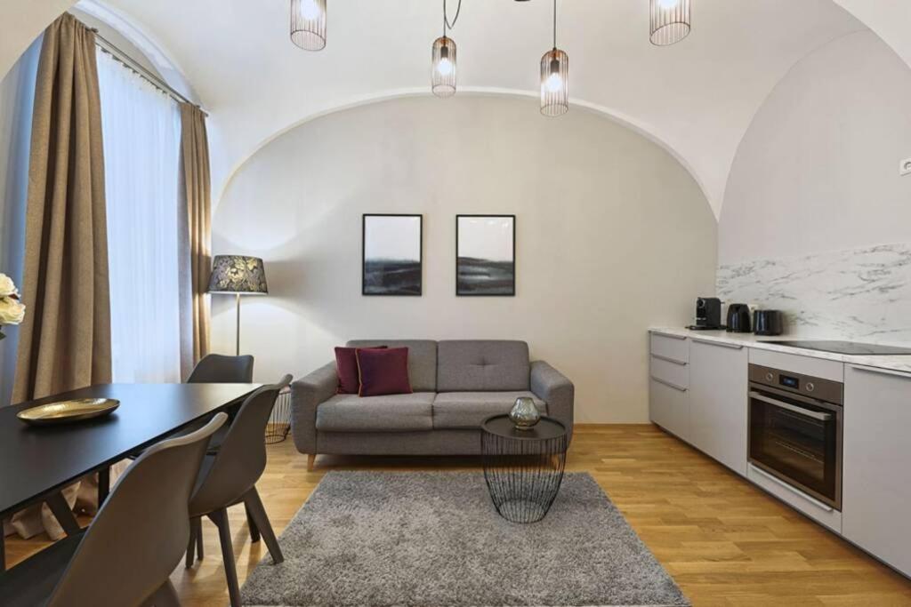 Apartment Crown 6 *