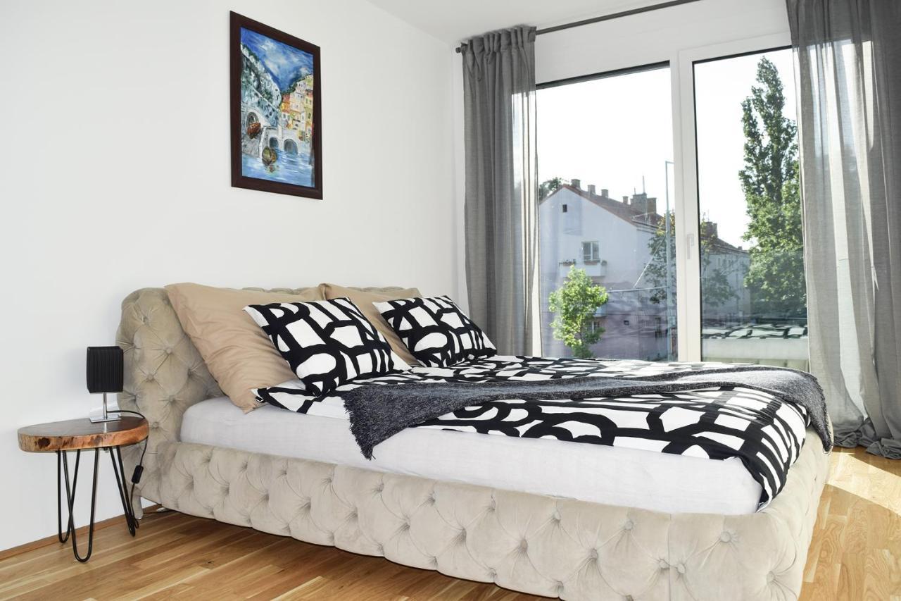 Cosy New 3min To Vic/uno-city And Danube Apartment
