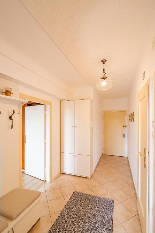 Apartment Rated - Ac, Wifi, 24h7days Self Check-in, Board Games, Netflix *