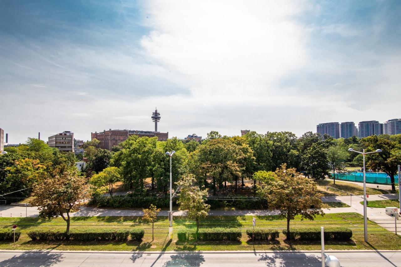 Apartment Rated - Ac, Wifi, 24h7days Self Check-in, Board Games, Netflix *