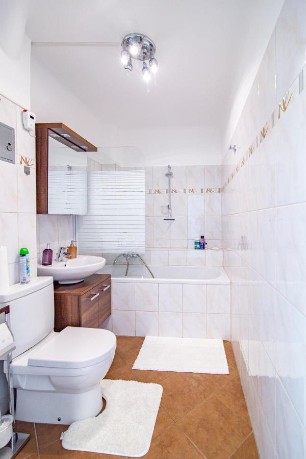 Apartment Rated - Ac, Wifi, 24h7days Self Check-in, Board Games, Netflix *