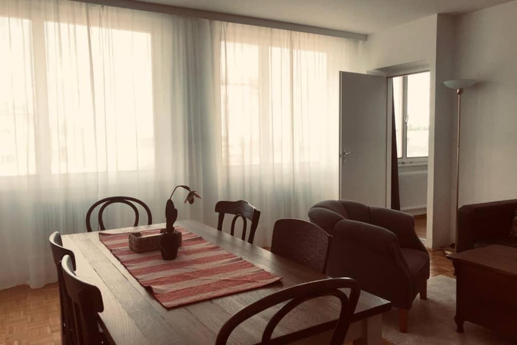Apartment Mitten Im Achten. Zentrale In Vienna