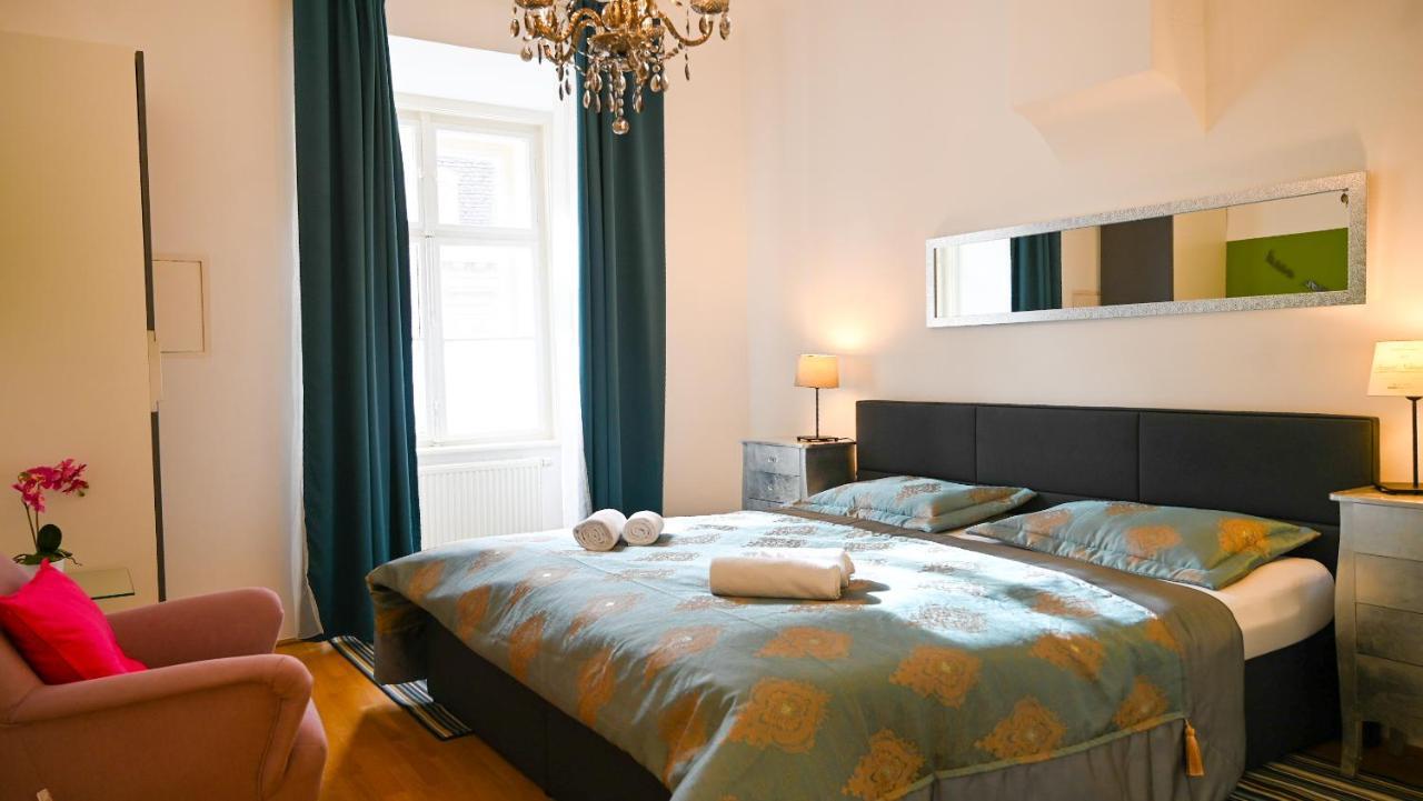 Delightful Hofburg Apartment Vienna