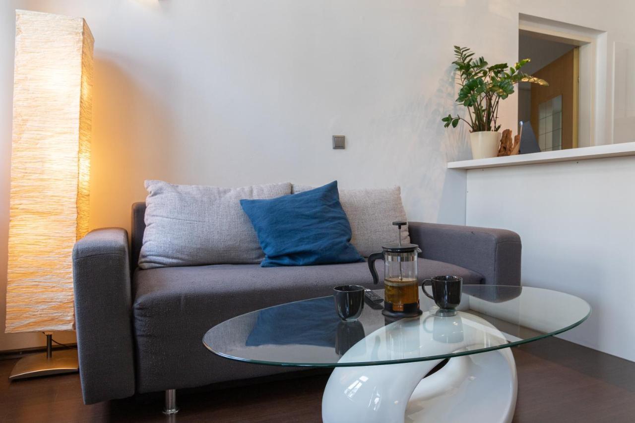 Station Apartment *