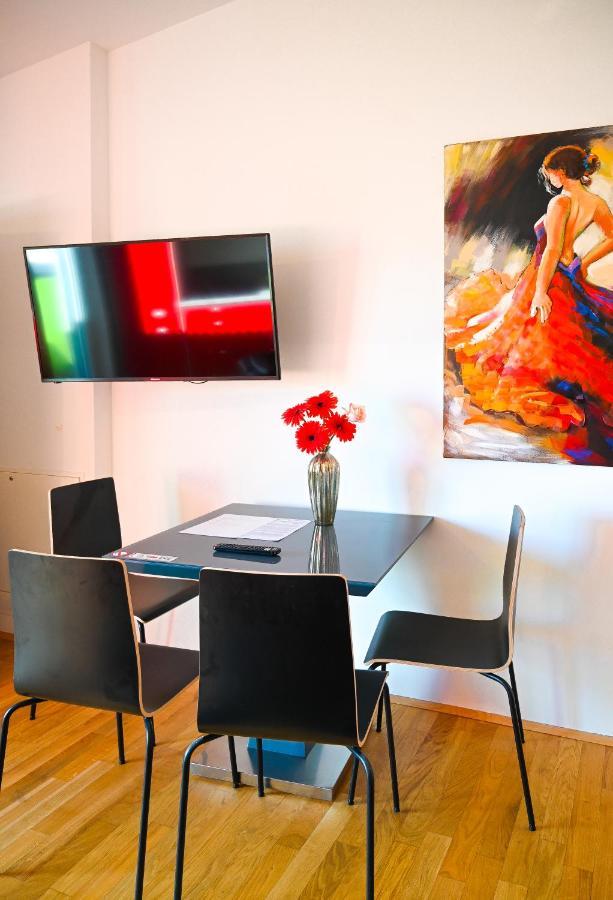 Modern Naschmarkt Apartment *