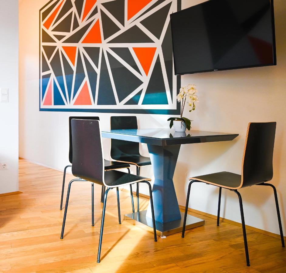 Bright Naschmarkt Apartment Vienna