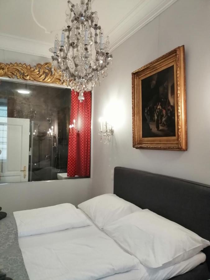 Living Center * Vienna