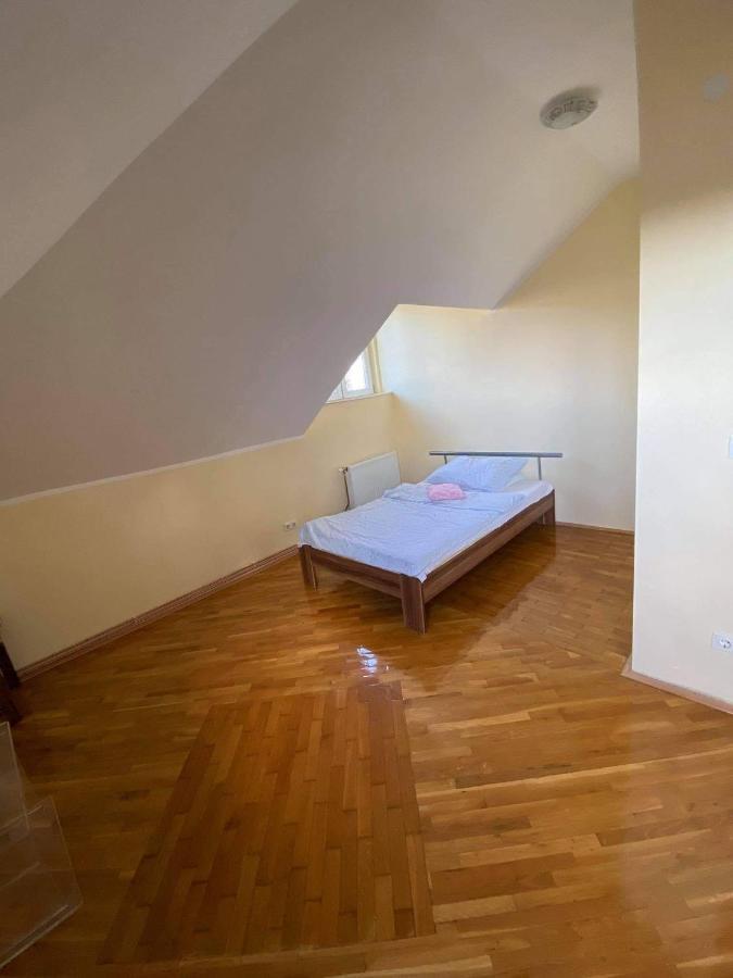 Arbeiterquartiere In Donaustadt Mit Gemeinschaftskuche Und -bad - Hacklerzimmer *