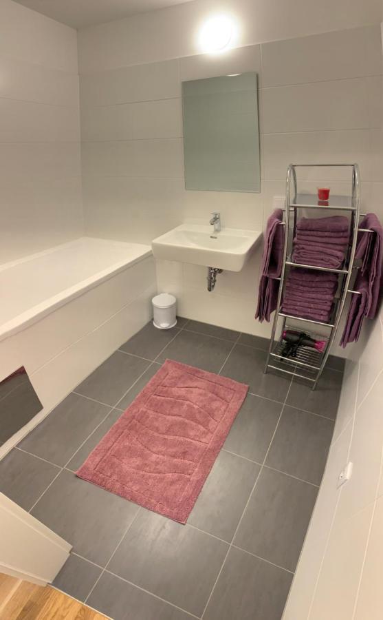 Modern Airconditioned City Close To Vic Apartment *