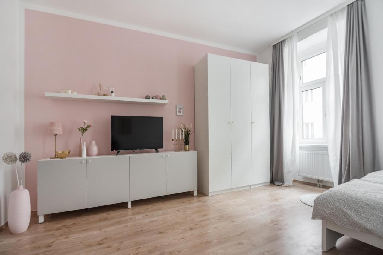 In Lovely Area Apartment *
