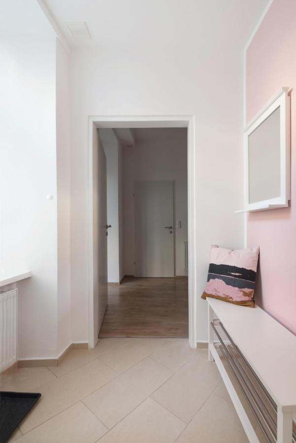 In Lovely Area Apartment *