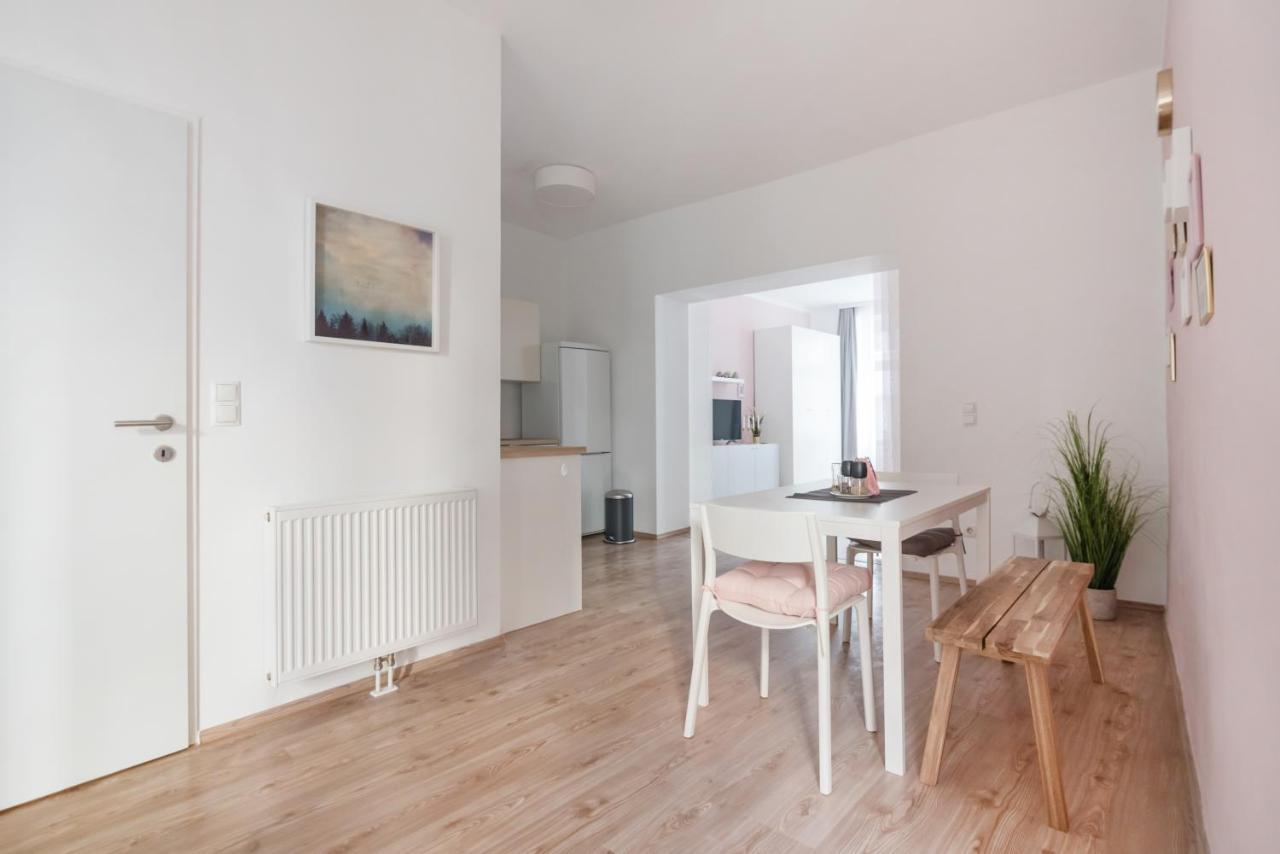 In Lovely Area Apartment Wien