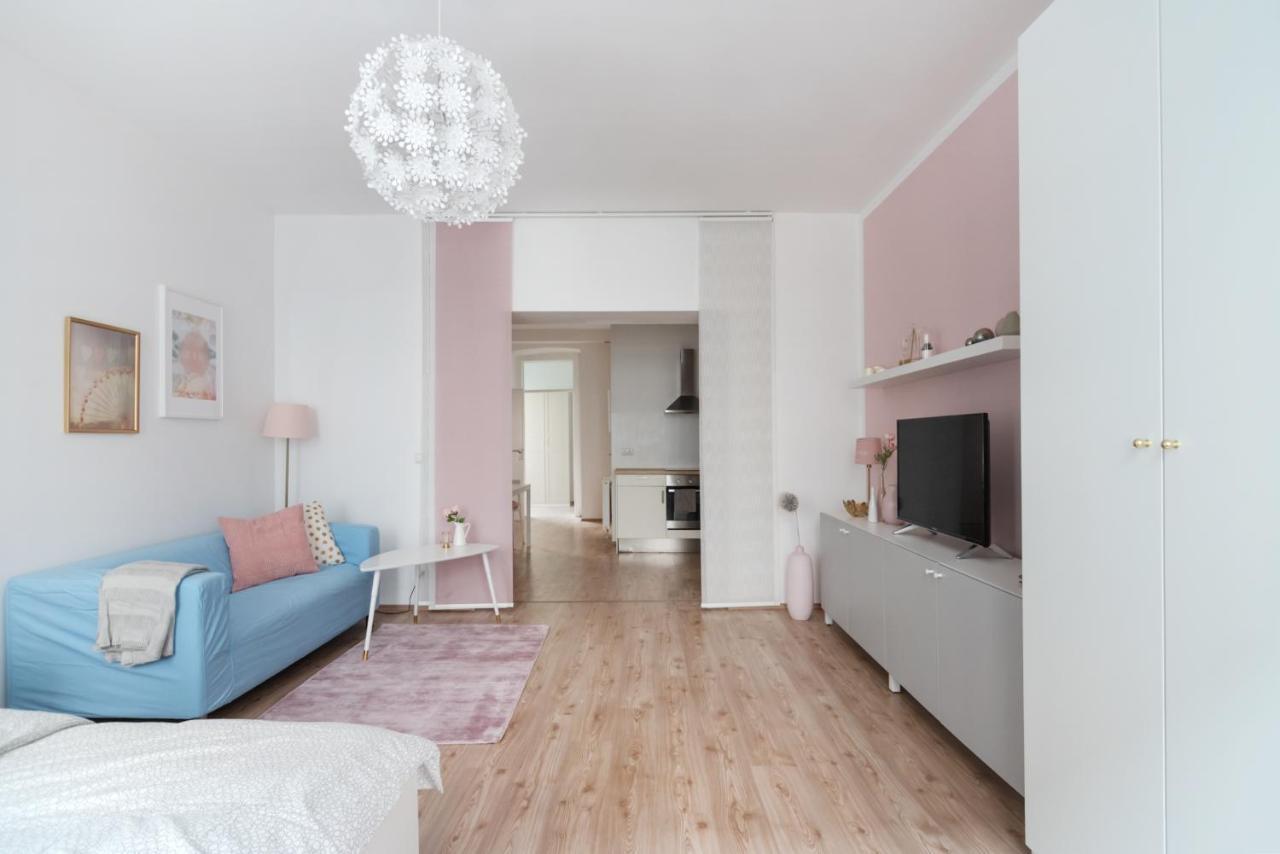 In Lovely Area Apartment Wien