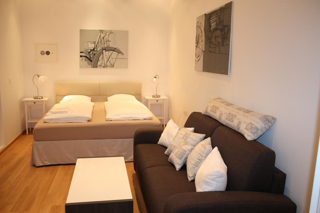 Opera Studio Apartment *