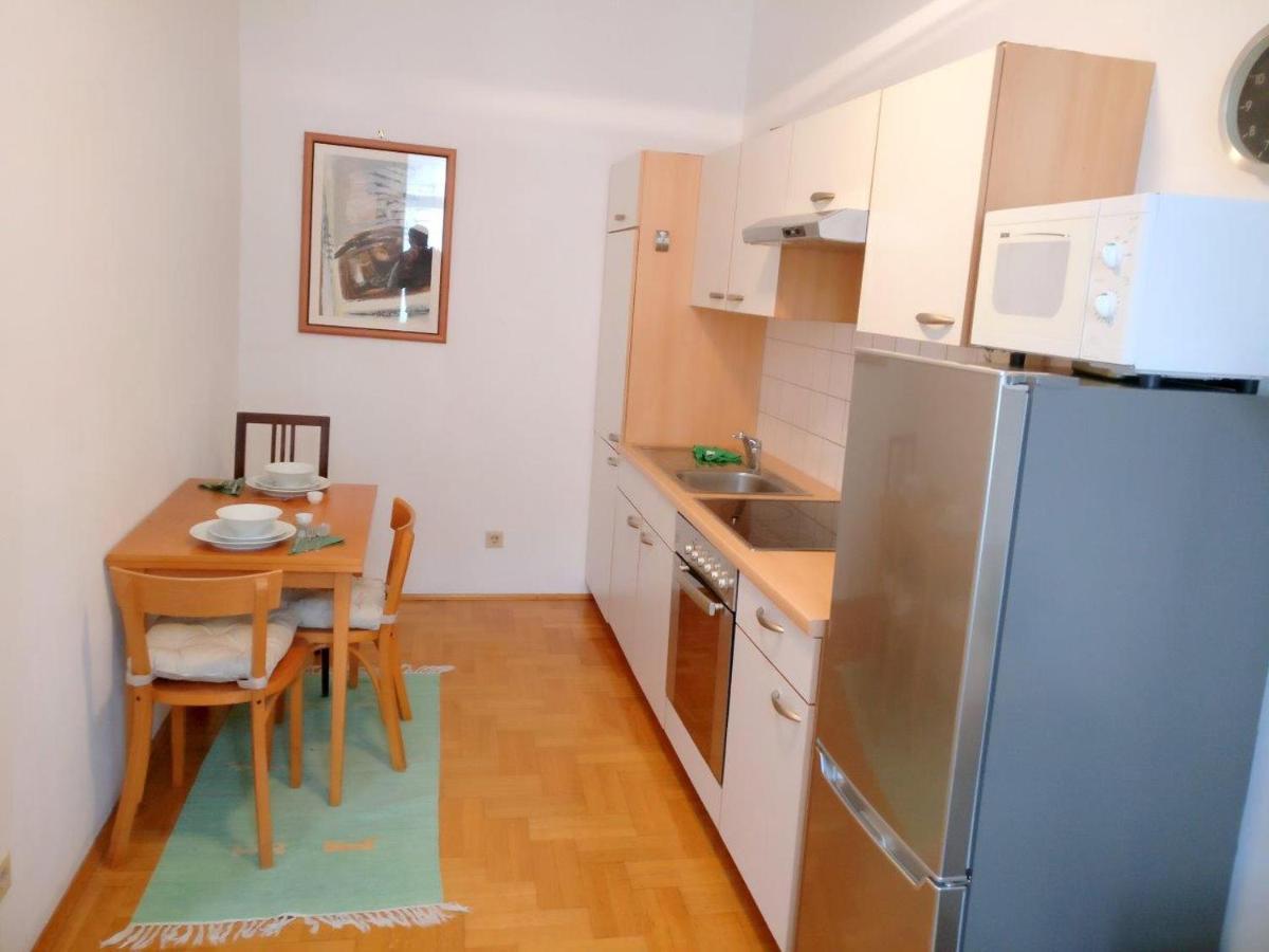 Apartment Stylish & By Jr *