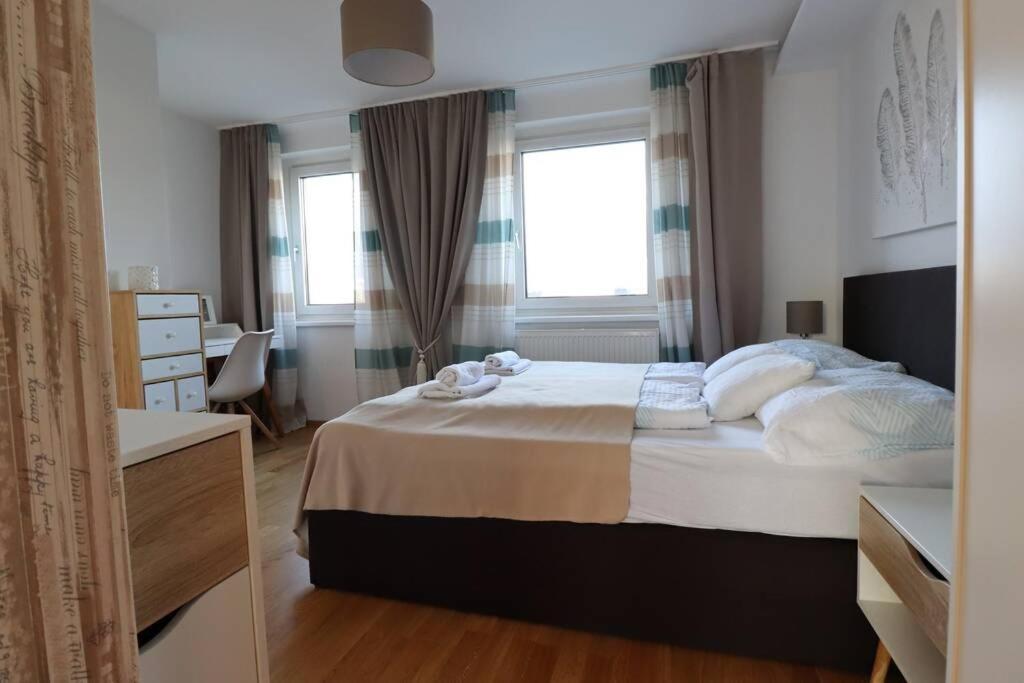 Brilliant View: Balcony Home, Modern, Stylish And Newly Renovated Vienna