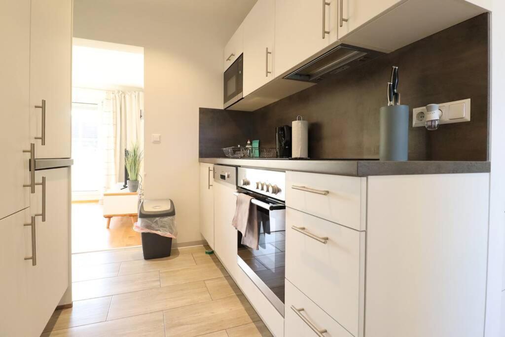 Brilliant View: Balcony Home, Modern, Stylish And Newly Renovated Apartment Vienna