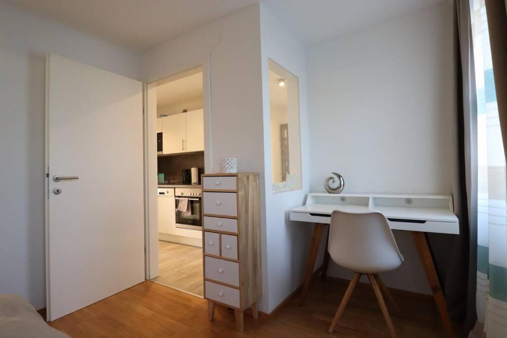 Brilliant View: Balcony Home, Modern, Stylish And Newly Renovated Apartment Vienna