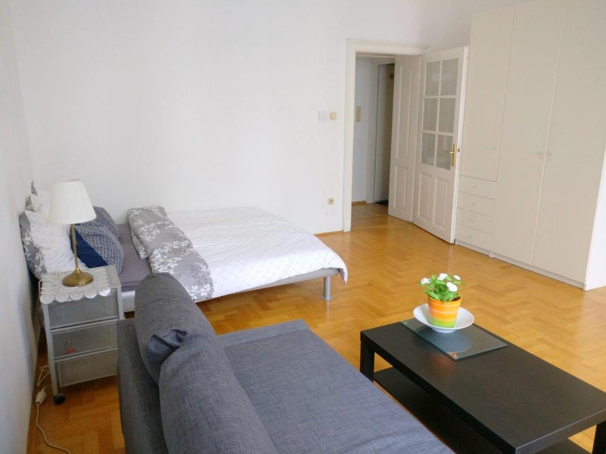 Stylish & By Jr Apartment Vienna