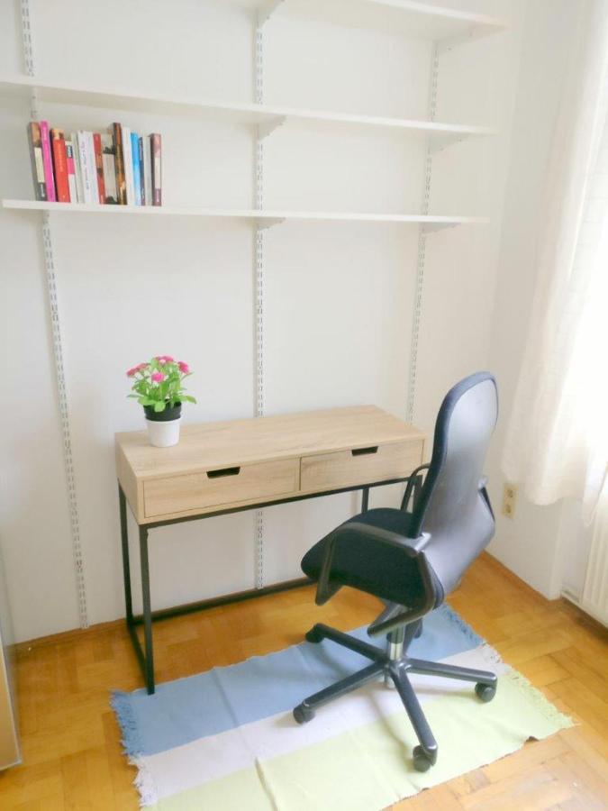 Apartment Stylish & By Jr *