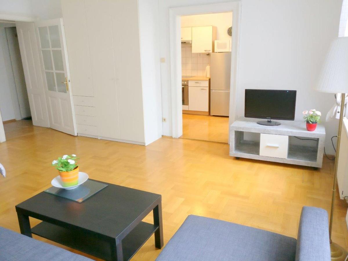 Apartment Stylish & By Jr *