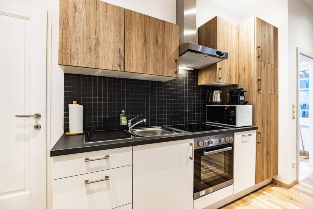 Modern Next To Subway Station * Viena